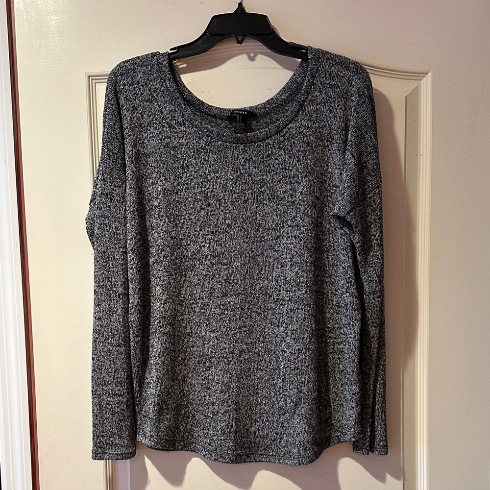 Women's Gray Long Sleeve Knit Top